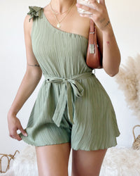 NEW COLOR! CELESTE FLOWY ROMPER (BLACK)